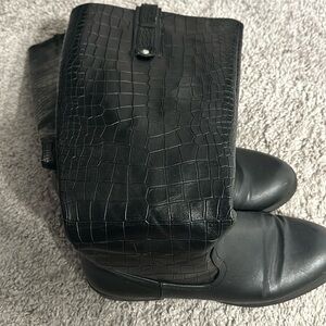 Rialto size 9 black knee highh boots. Very comfortable.